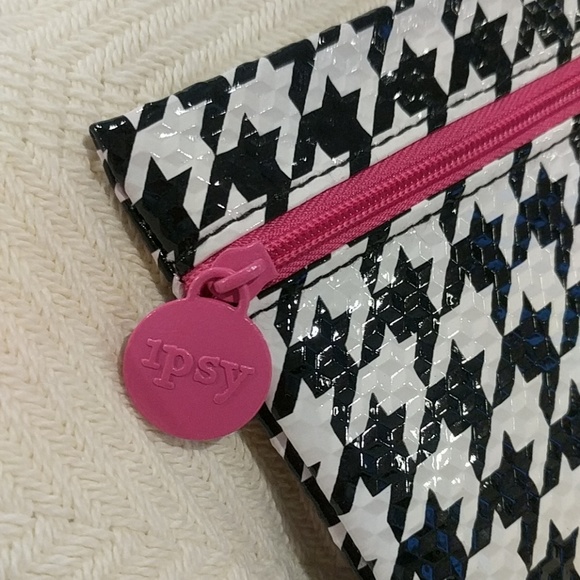 Ipsy bag - Picture 3 of 6